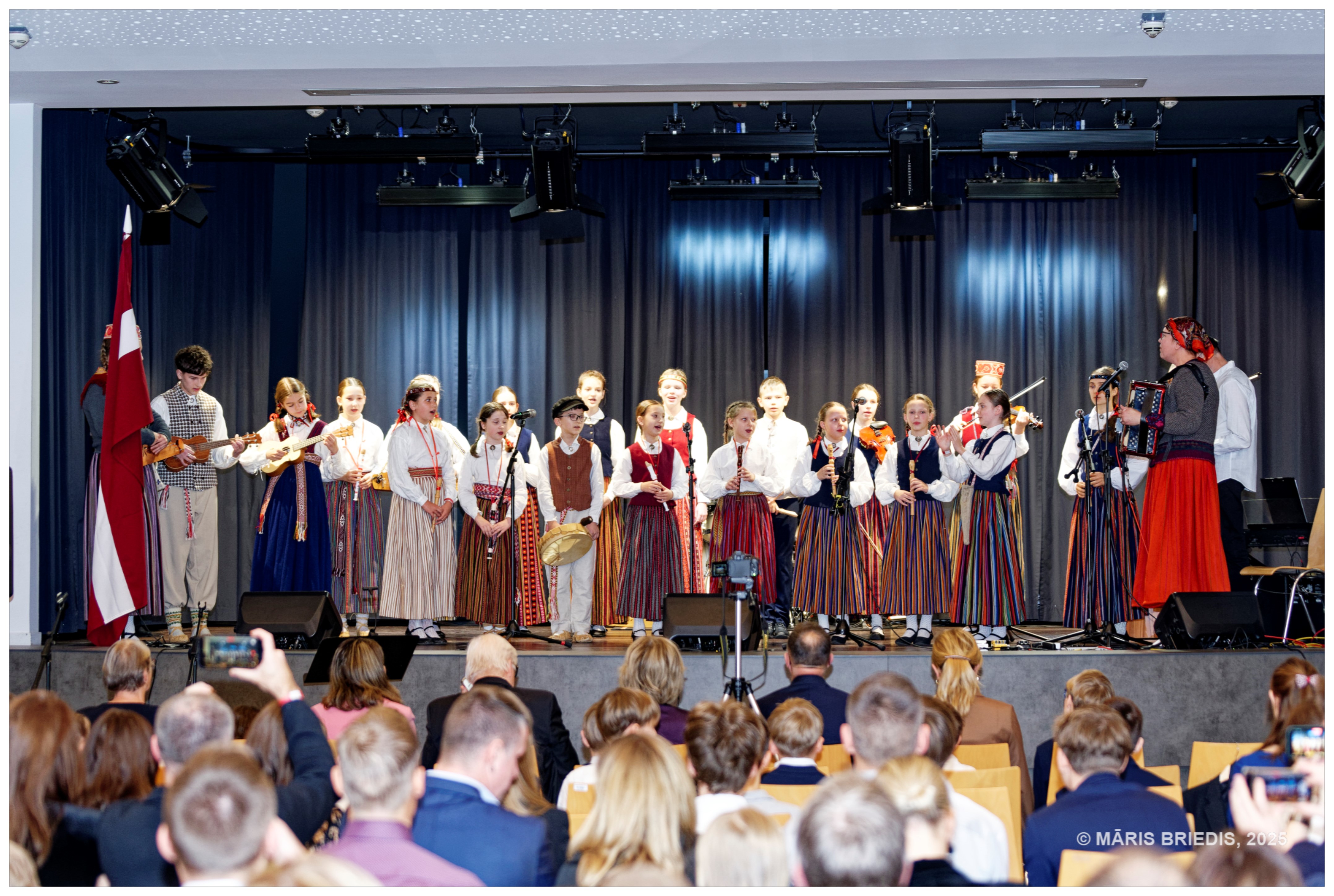 Valsts svētku svinību atskaņas – News – Latviesi.lu